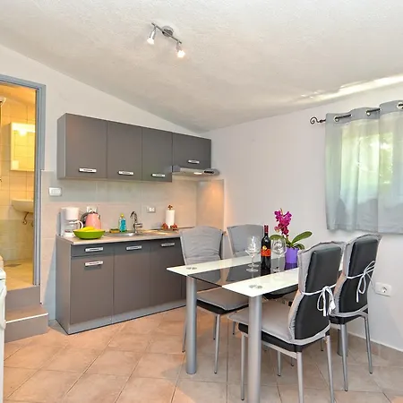 Vesna 1642 Apartman Póla