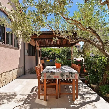 Vesna 1642 Apartman Póla