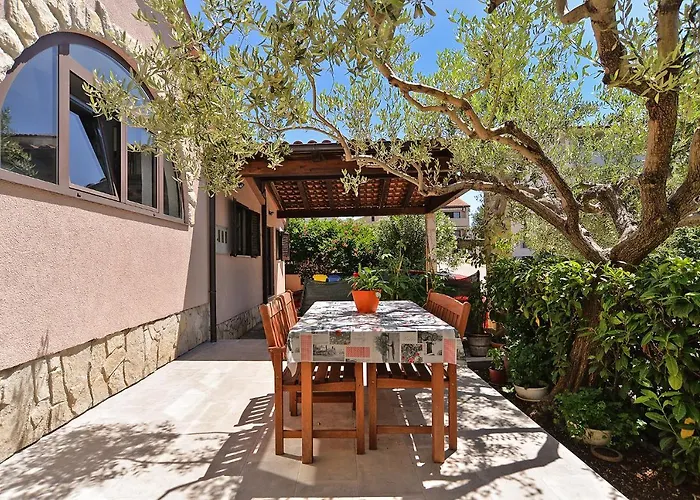 Vesna 1642 Daire Pula